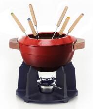 Le Creuset Fondue Set aus Gusseisen in kirschrot