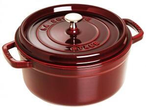 Staub Cocotte rund aus Gusseisen in grenadine