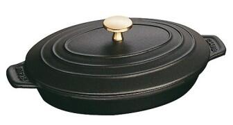 Staub Auflaufform aus Gusseisen mit Deckel, oval