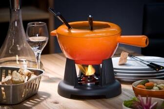 Le Creuset Käsefondue Set aus Gusseisen in kirschrot