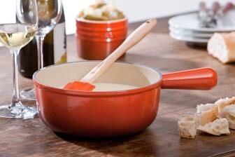 Le Creuset Caquelon aus Gusseisen in kirschrot