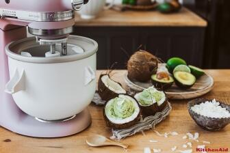 Avocado-Eis mit Kokos